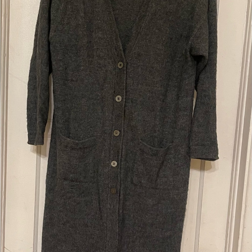 Women’s Long Sleeve Cardigan, Color Gray Size Medium, Fabric 100% Alpaca .